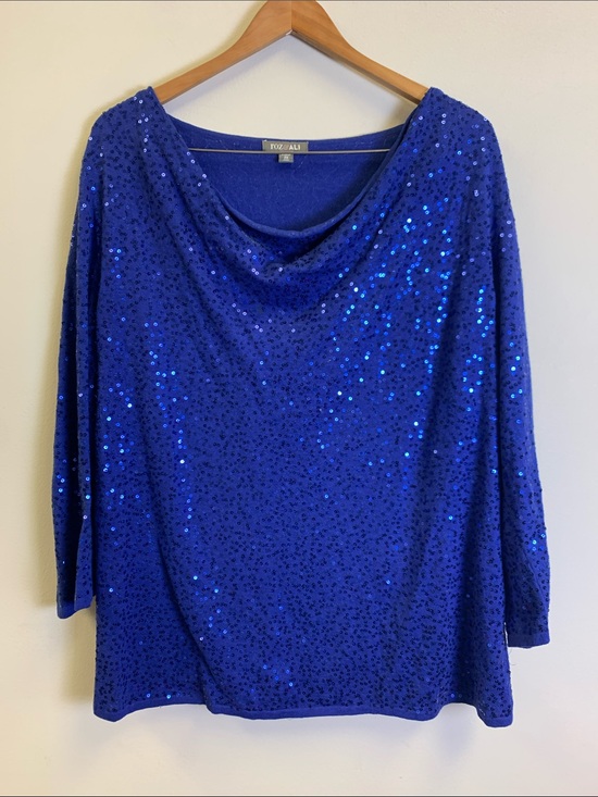 Roz & Ali Tops - Roz & Ali Royal Blue Knit Top with Tag Detail